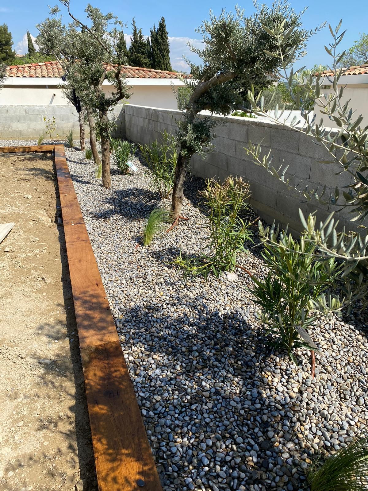 Création de massifs à Aix-en-Provence par Jardin Aixeption.