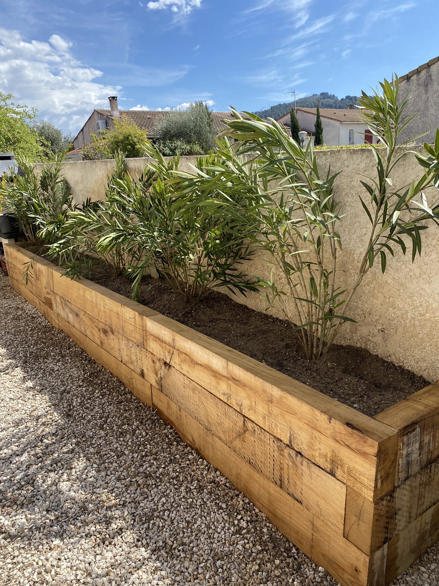 Pose de bacs avec plantes à Aix-En-Provence