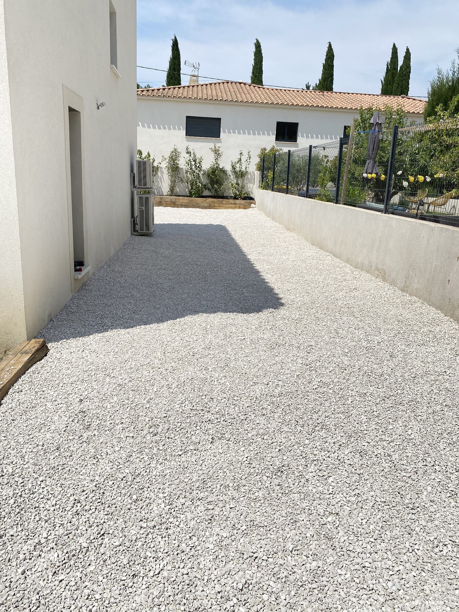 Création d'une allée en gravier à Aix-en-Provence.
