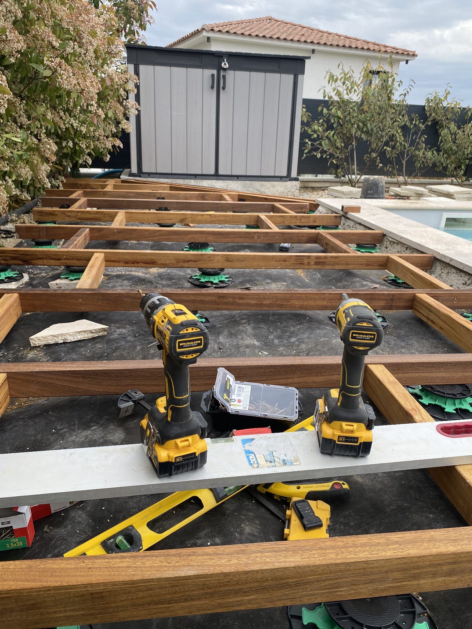 Chantier de création d'une terrasse à Aix-en-Provence.