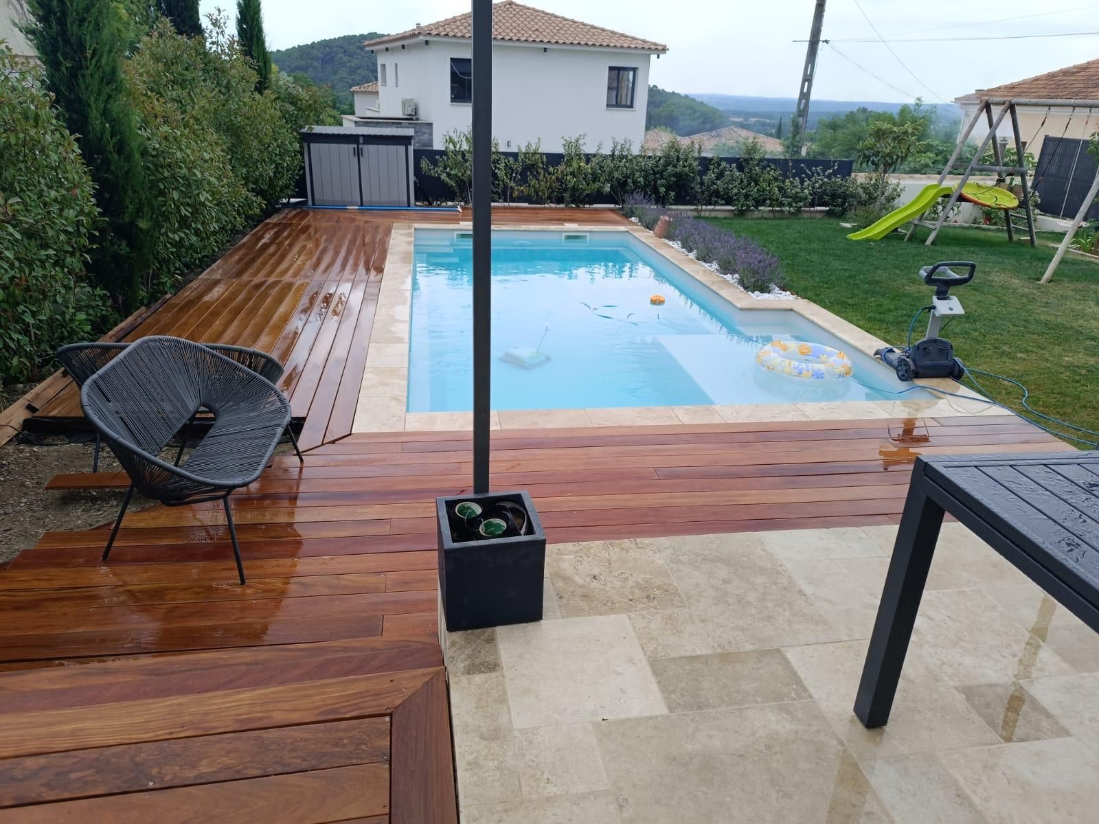 Création d'une terrasse en bois à Aix-en-Provence.